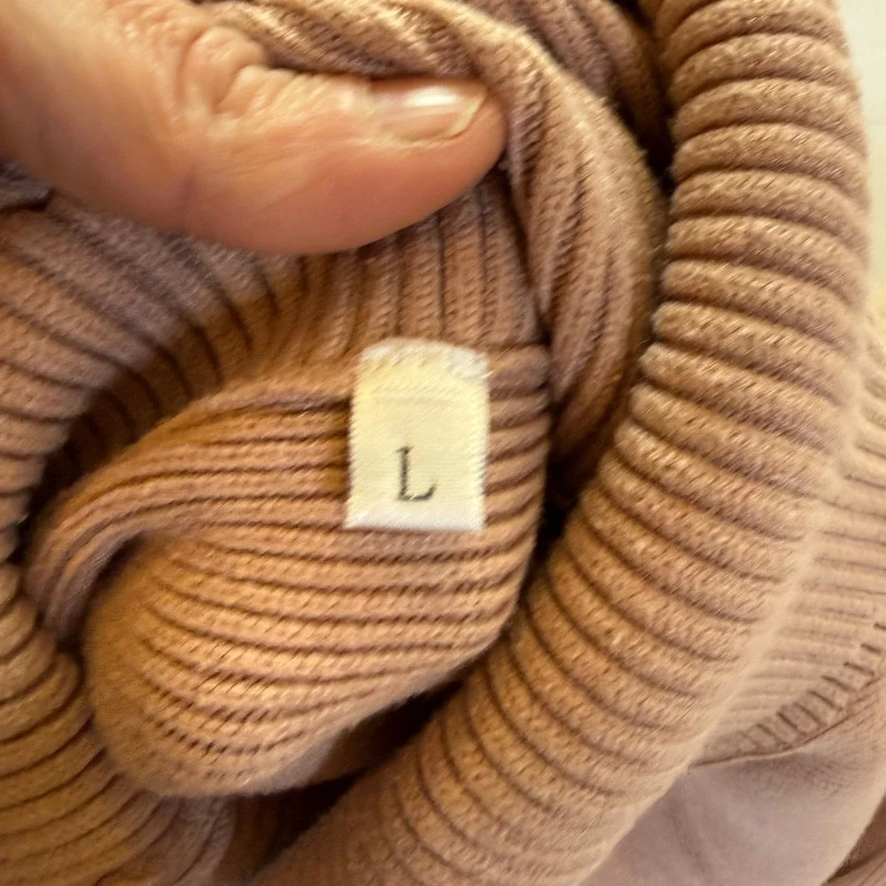 Women's Oversized‎ Turtleneck Sweater Ribbed Pink Knit Size L Minimalist Cozy
